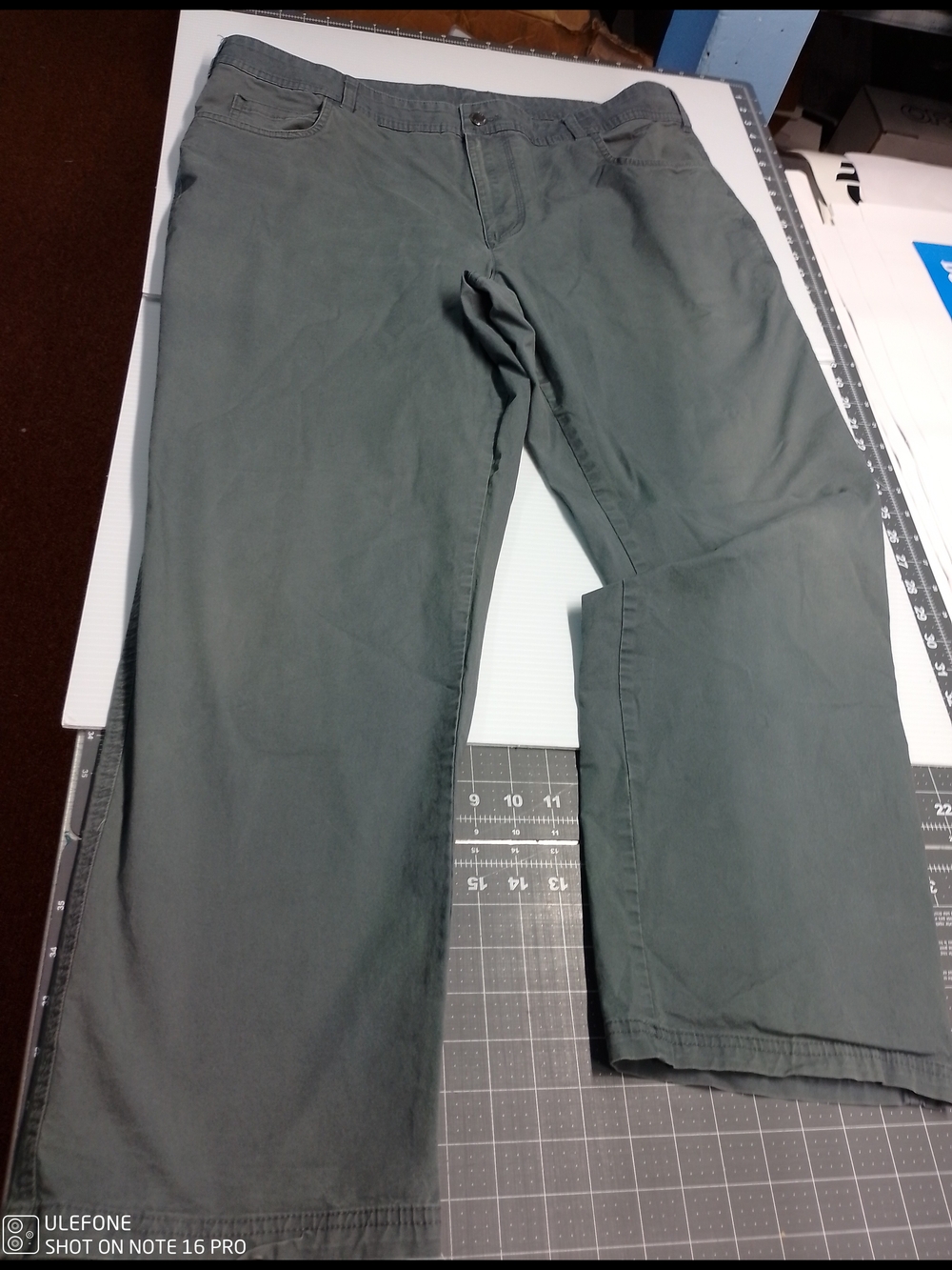 Columbia Men's Chinos in Olive Green